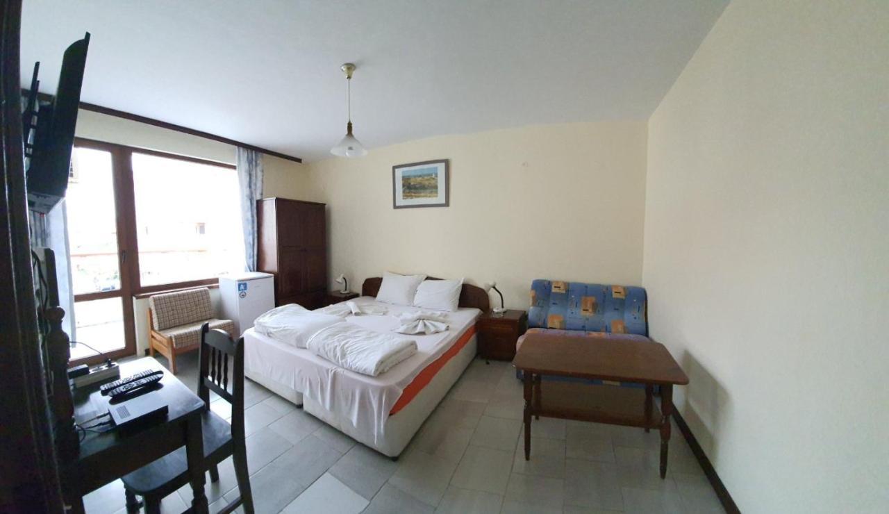 Lazur Hotel Ravda Exterior photo